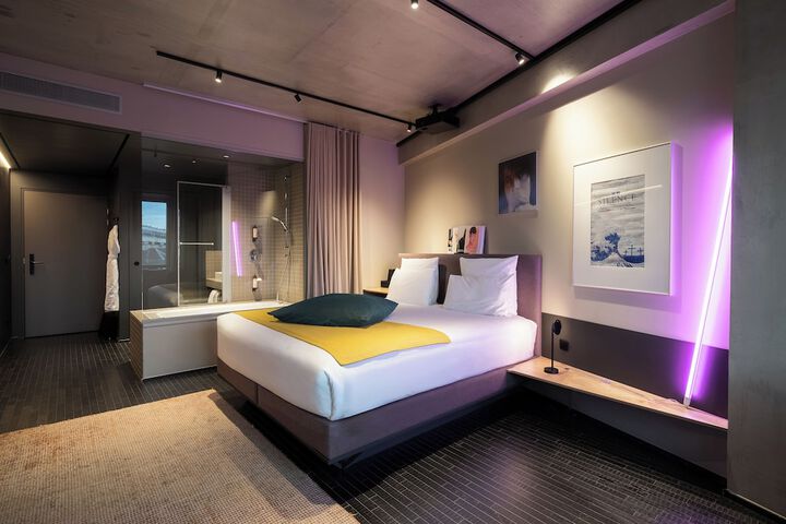 Room 10 of 46