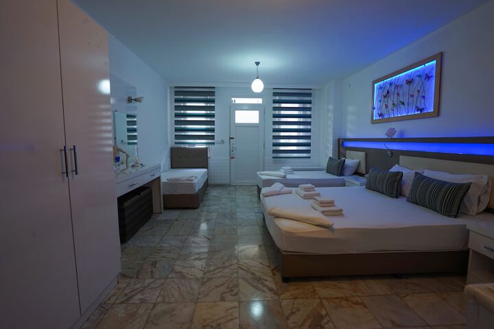 Room 25 of 82