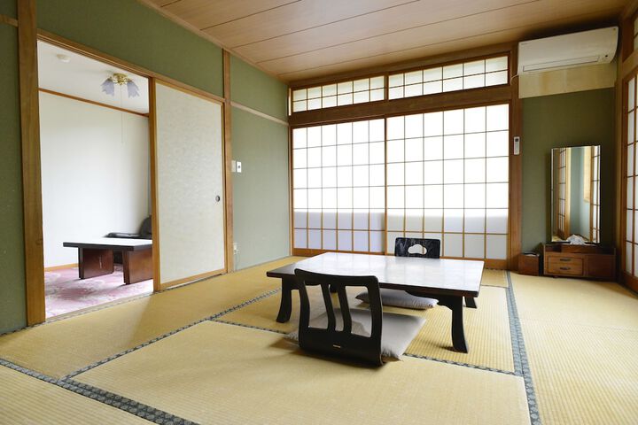 Room 9 of 35