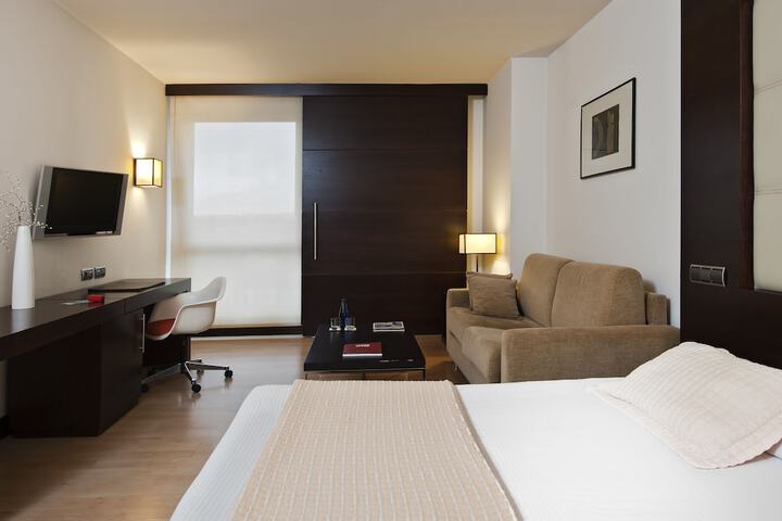Room 5 of 18