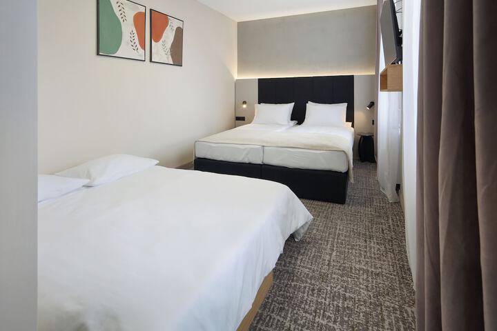 Room 14 of 80