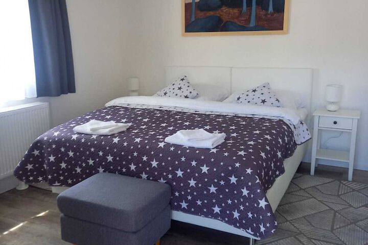 Room 4 of 16