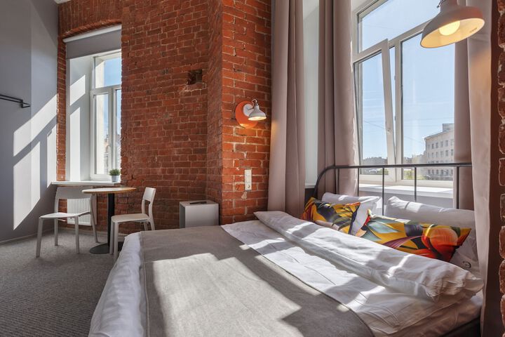 Room 10 of 21
