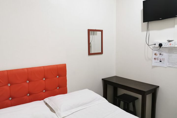 Room 16 of 33