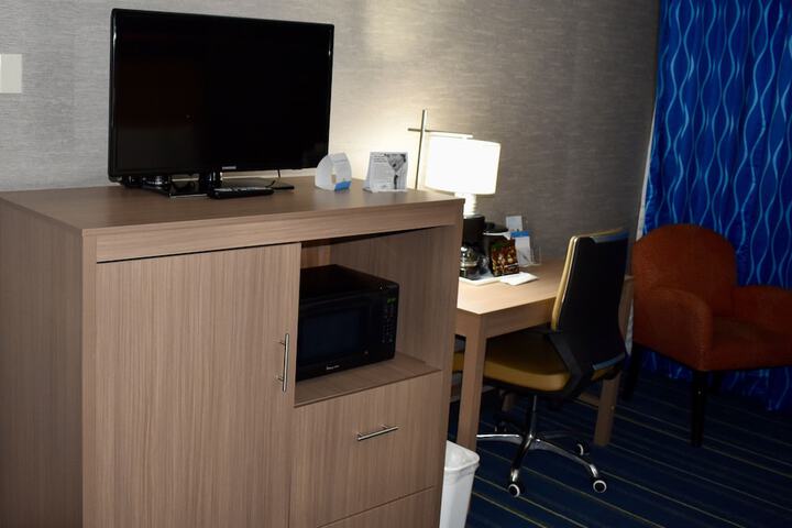 1 King Bed Mobility Accessible (3 of 10)
