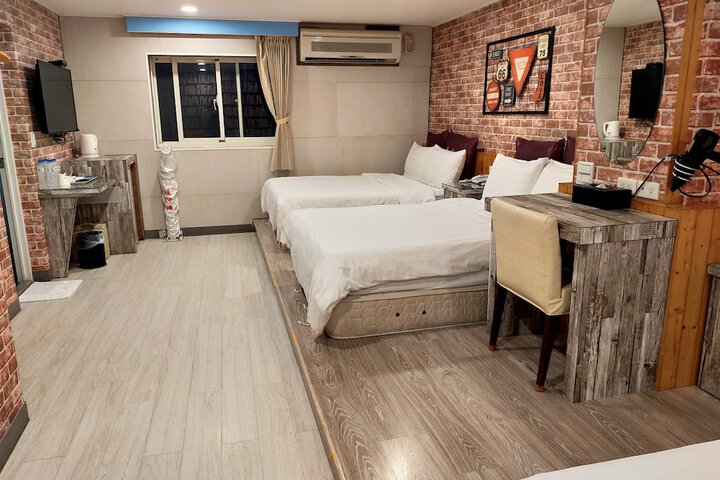Room 4 of 32