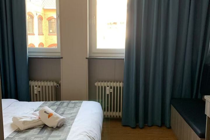 Room 14 of 36