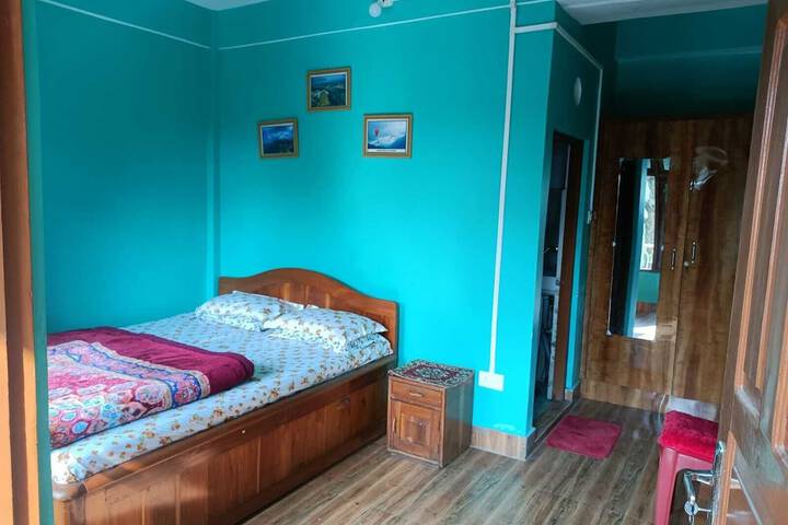 Room 4 of 17