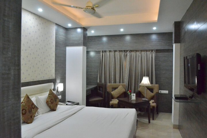 Room 10 of 38