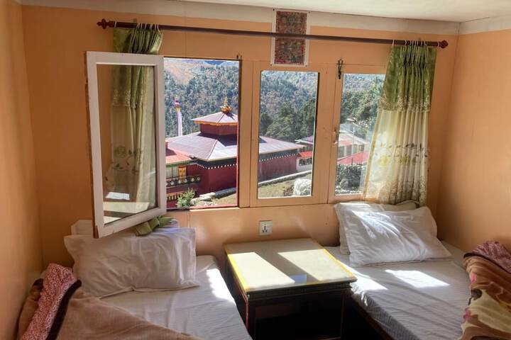 Room 5 of 17