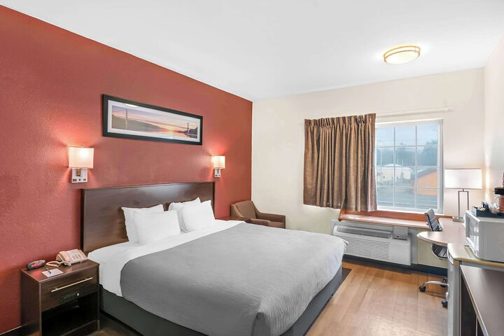 1 King Bed Accessible (5 of 13)