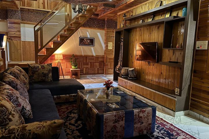 Room 12 of 27