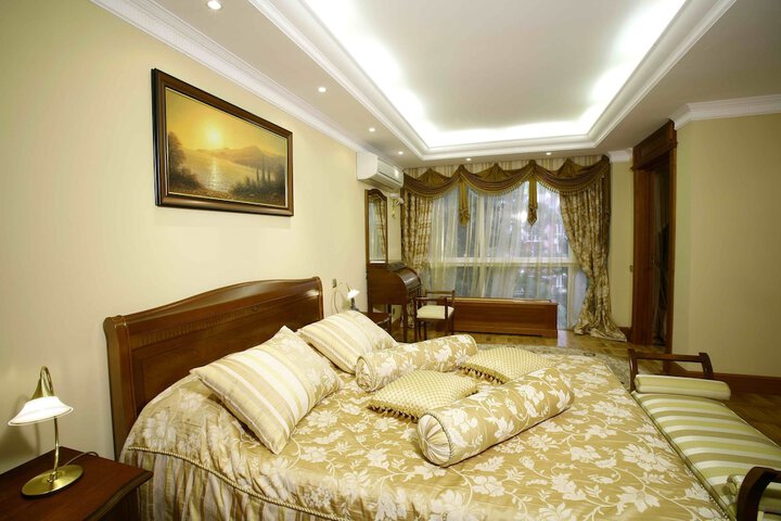 Room 6 of 52