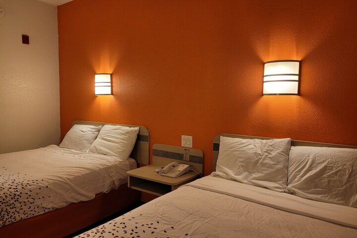 1 Double Bed Accessible (35 of 40)