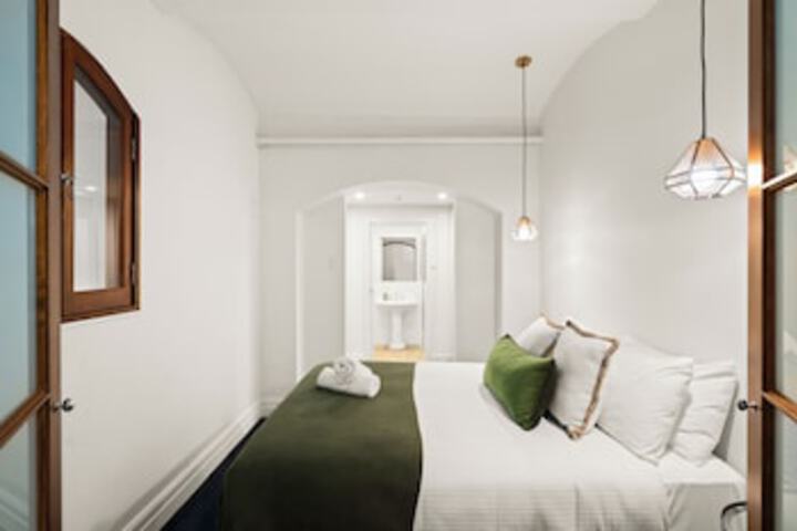 Room 7 of 318