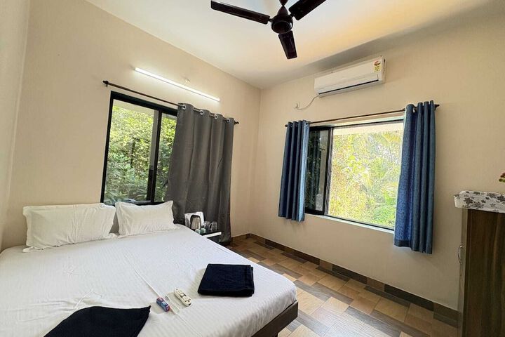 Room 4 of 18