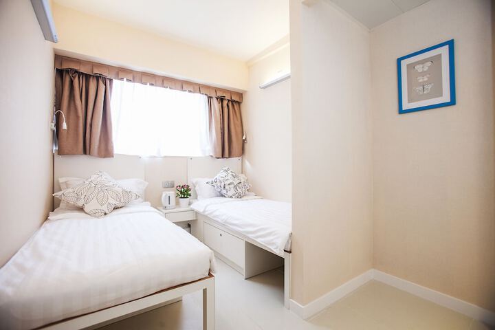 Room 12 of 35