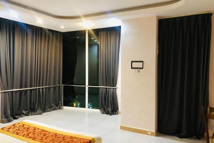 Room 10 of 38