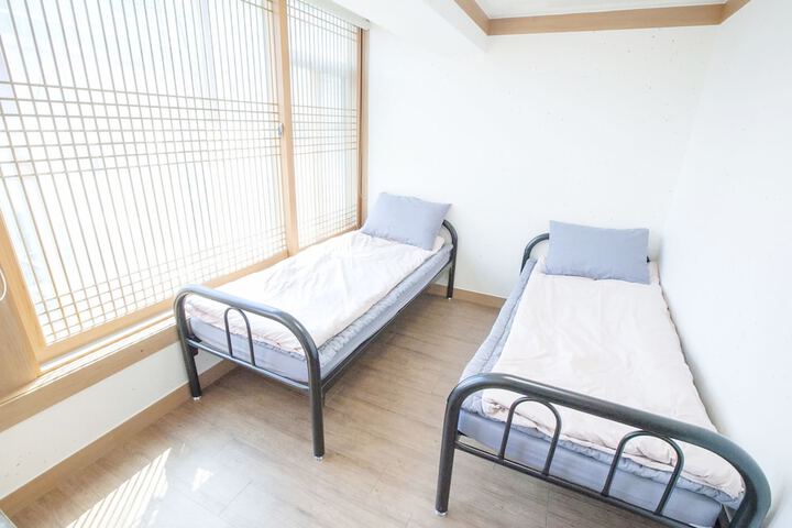 Room 9 of 90