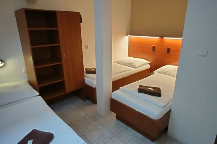 Room 13 of 25
