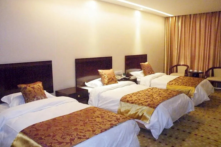 Room 4 of 16