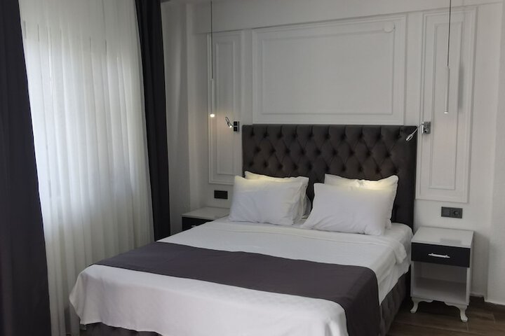Room 33 of 85