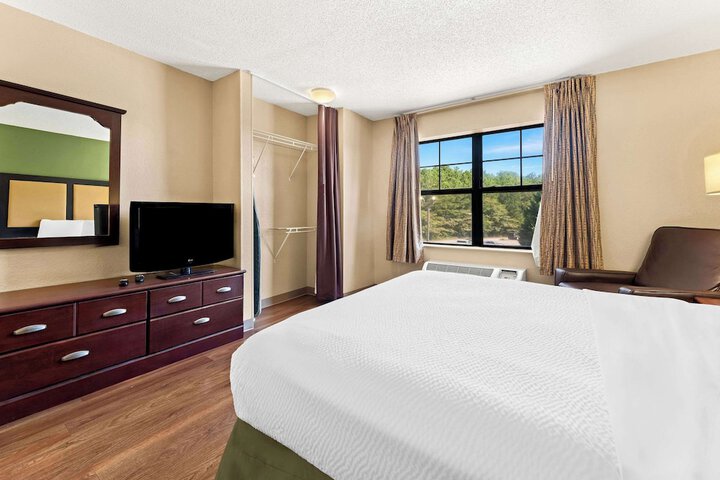 1 Queen Bed Efficiency (3 of 9)
