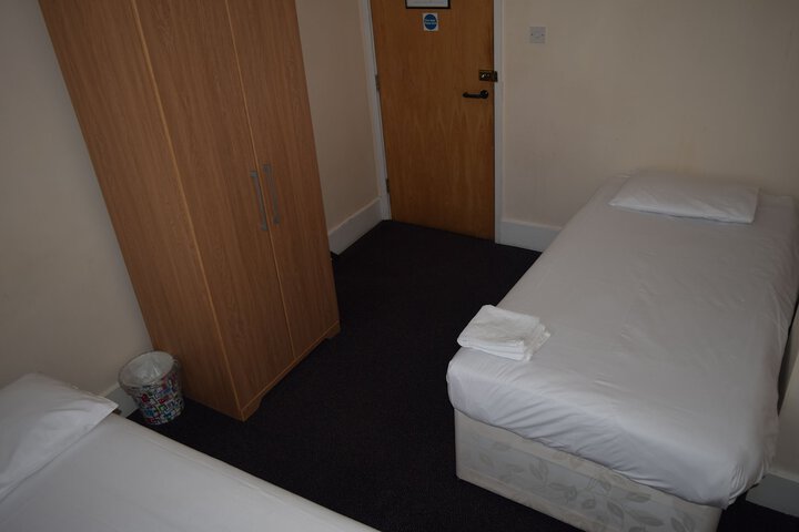 Room 12 of 32