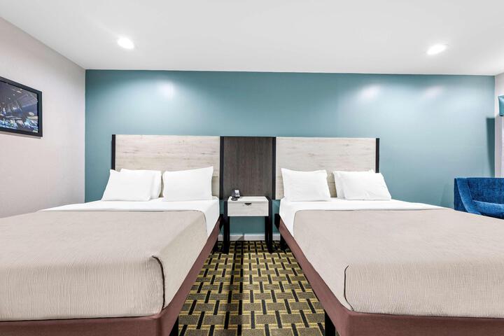2 Queen Beds (9 of 11)