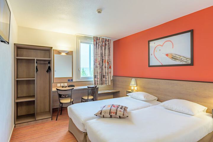 Room 14 of 23