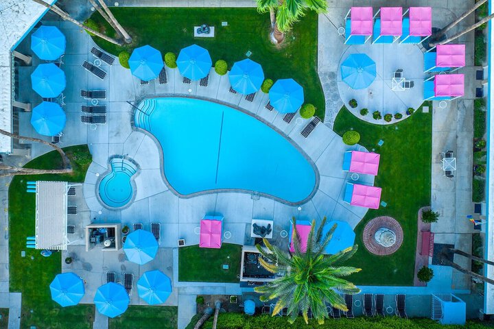 Image of Inndulge -- a Modern Gay Mens Resort