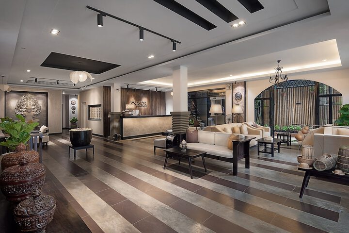 Entrance & Lobby
