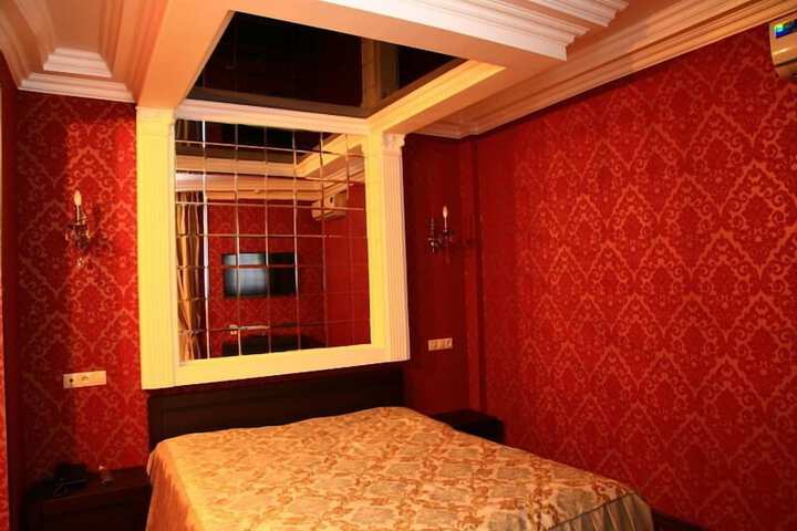 Room 17 of 48