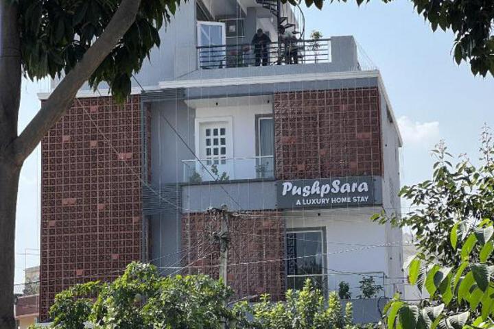 Hotel Pushp Sara Lake View