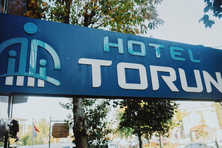 Hotel 82 of 100