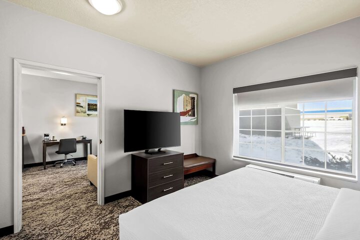 Suite 1 King Bed Sofa Bed Living Area Work Desk Microwave and Refrigerator WiFi Full Bre (21 of 31)