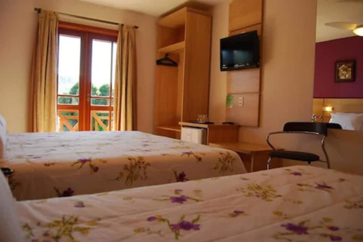 Room 9 of 25