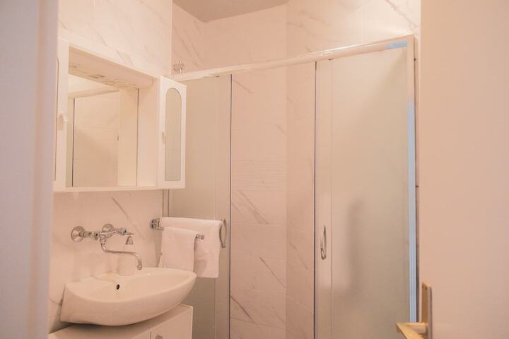 Room 73 of 102
