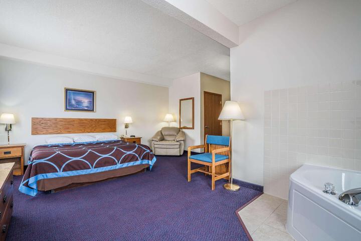 2 Queen Beds (5 of 19)