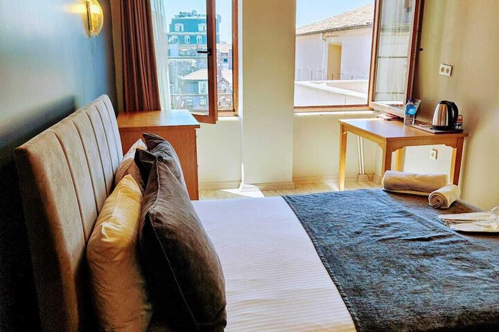 Room 47 of 204