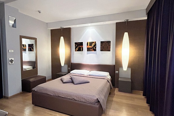Room 11 of 18