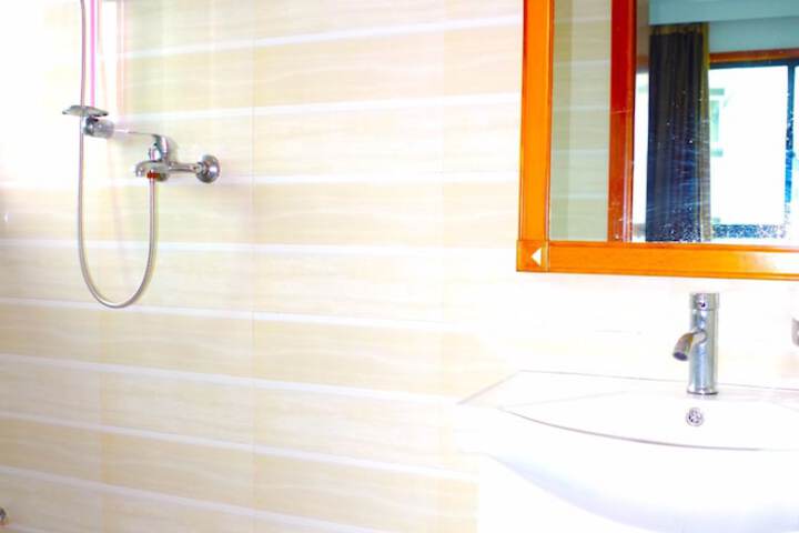 Room 17 of 32