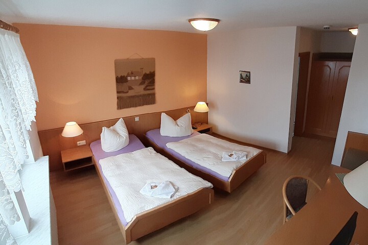 Room 11 of 12