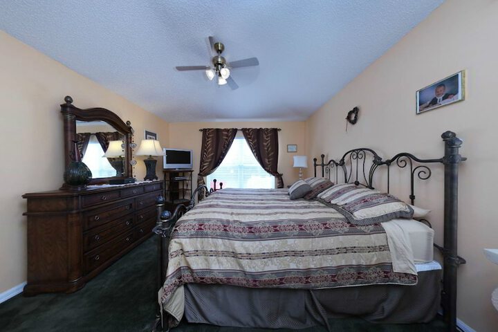 Room 15 of 118