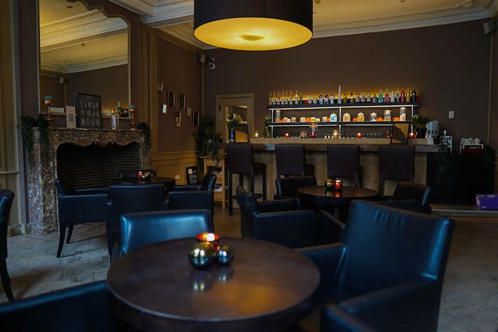 Lounge 54 of 63