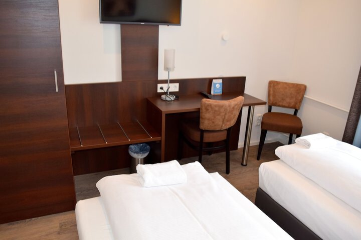 Room 3 of 29
