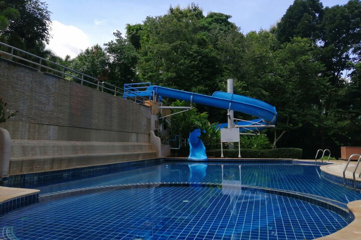 Pools & Facilities