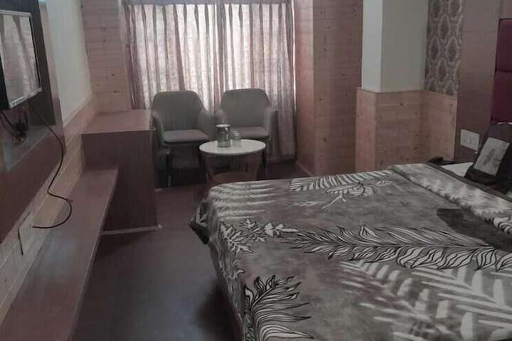 Room 11 of 23
