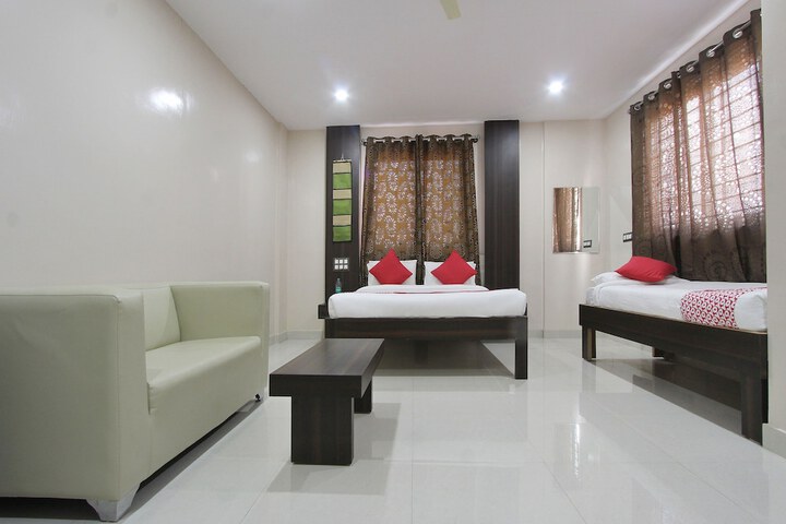 Room 10 of 32