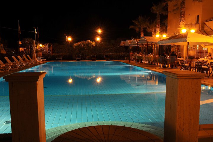 Hotel with Pool